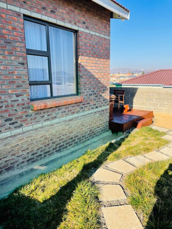 Moh Ville Guest House Масеру Екстериор снимка