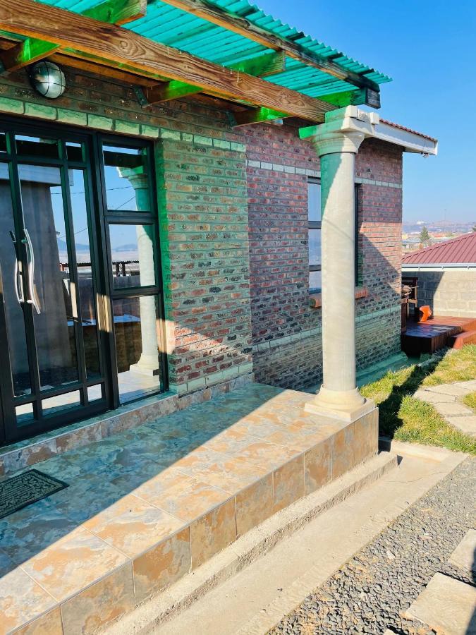 Moh Ville Guest House Масеру Екстериор снимка