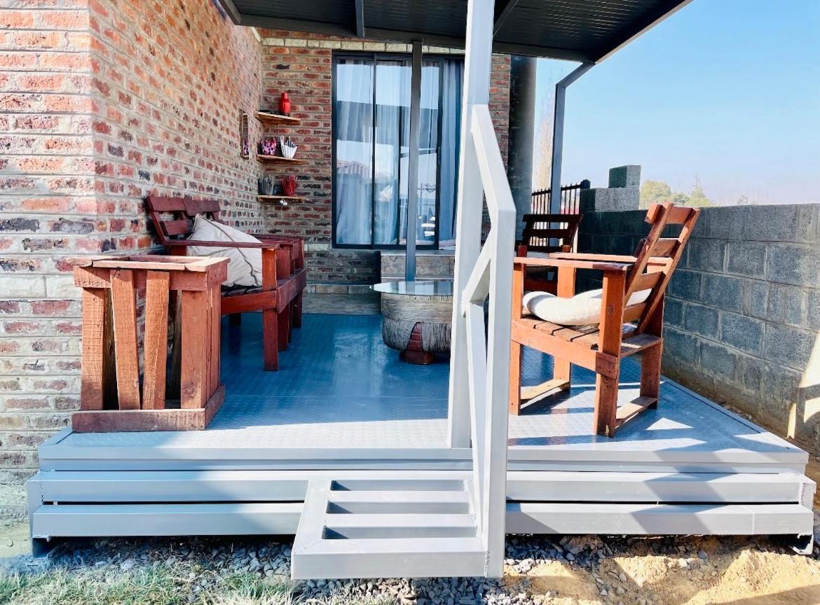 Moh Ville Guest House Масеру Екстериор снимка